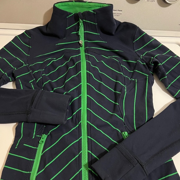 Lululemon Define Jacket – Navy with Green Detail - Picture 2 of 3
